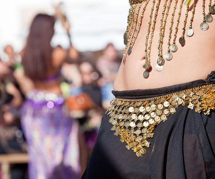 Artikelbild - Orientalischer Tanz – Aus Liebe (Körperarbeit entspannt & bewegt) von herful