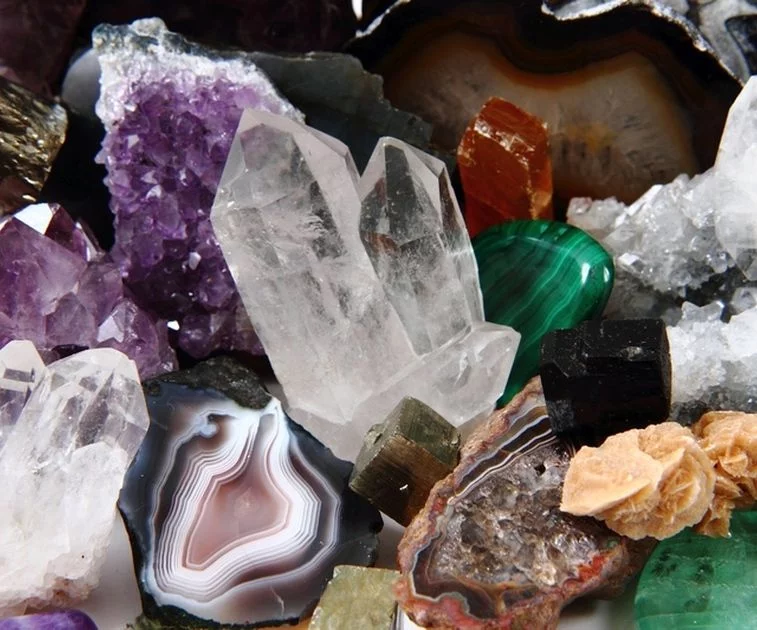 Artikelbild - Edelsteinessenzen – Vom Heilstein zur Essenz! (Traditionelle & Alternative Methoden) von herful